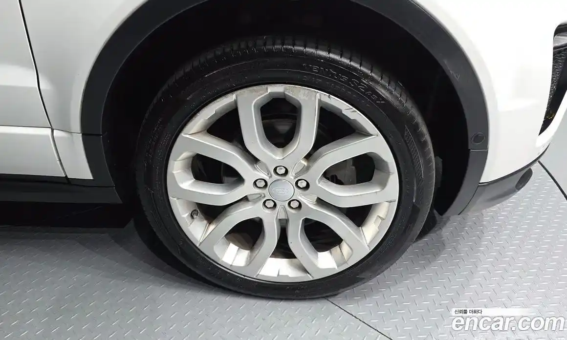Land Rover Range-Rover Evoque 2016 2.0 гидро в Москве № 1136663, фото 5