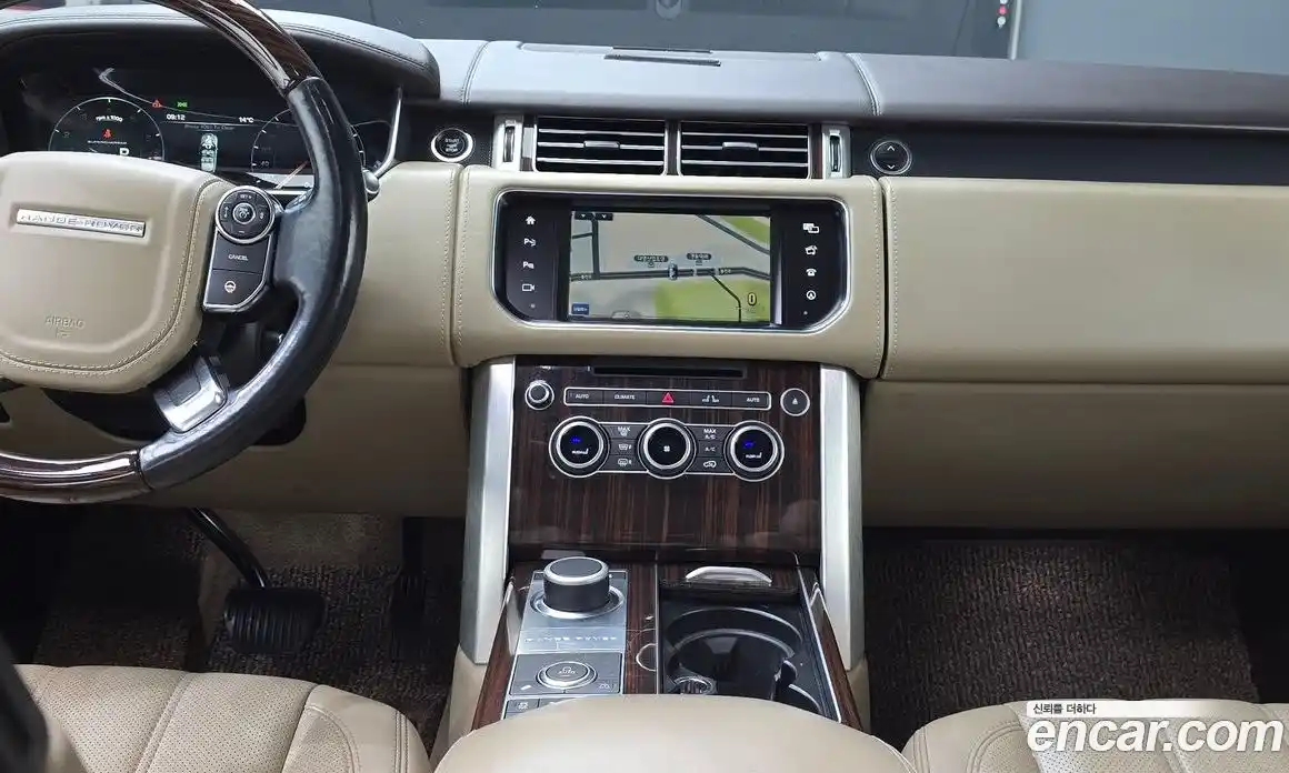 Land Rover Range-Rover 2016 5.0 гидро в Москве № 1137654, фото 17