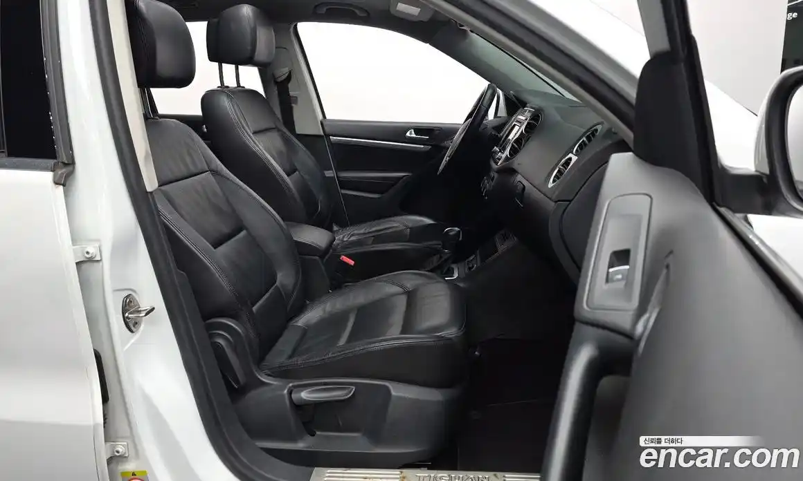 Volkswagen Tiguan 2015 2.0 гидро в Москве № 1139067, фото 11