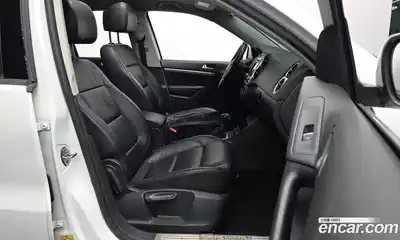 Volkswagen Tiguan 2015 2.0 гидро в Москве № 1139067, миниатюра 11