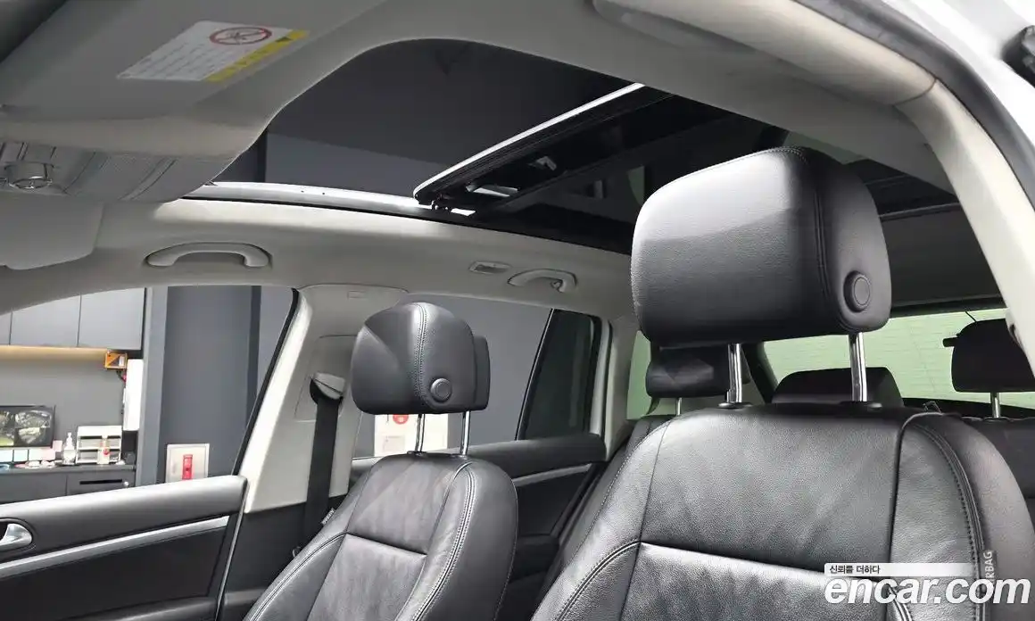 Volkswagen Tiguan 2015 2.0 гидро в Москве № 1139067, фото 19