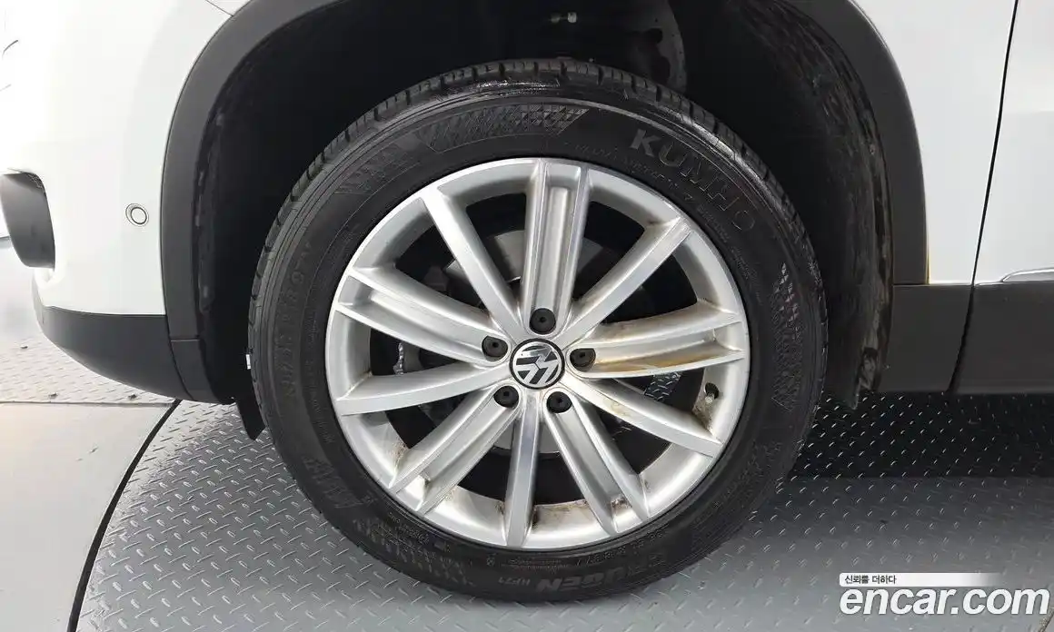 Volkswagen Tiguan 2015 2.0 гидро в Москве № 1139067, фото 5