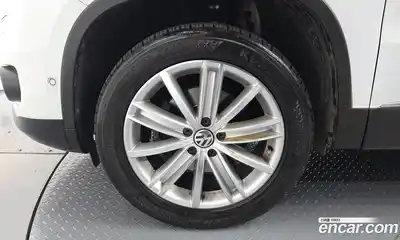 Volkswagen Tiguan 2015 2.0 гидро в Москве № 1139067, миниатюра 5