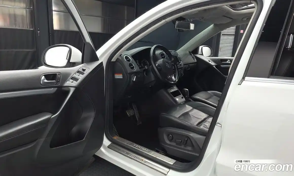 Volkswagen Tiguan 2015 2.0 гидро в Москве № 1139067, фото 10