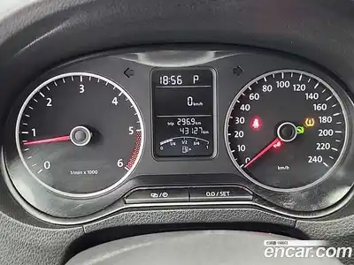 Volkswagen Polo 2014 1.6 гидро в Москве № 1139173, миниатюра 6