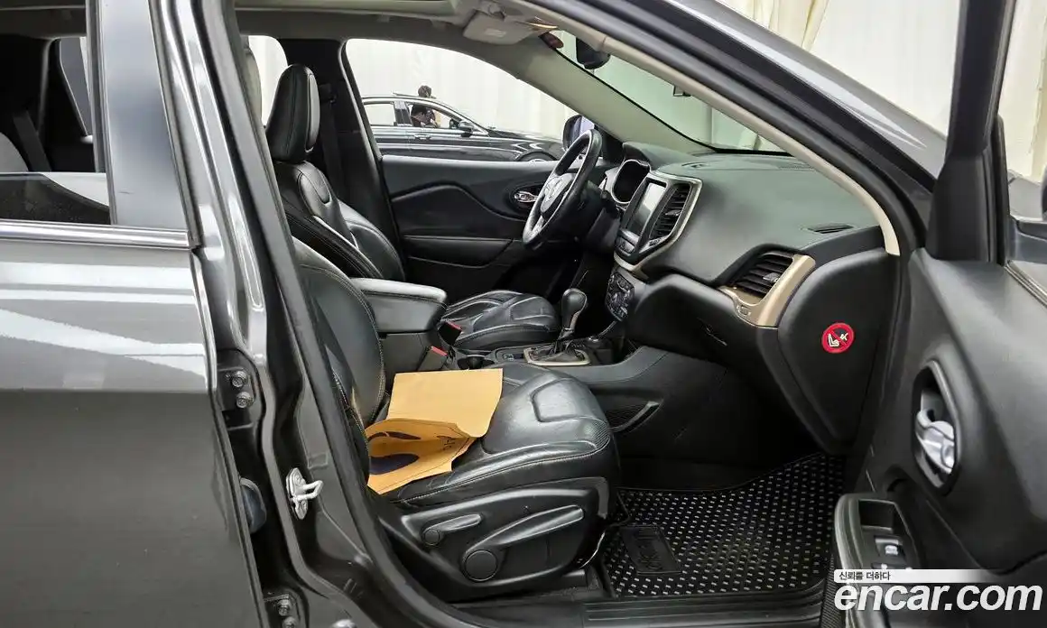 Jeep Cherokee 2014 2.0 гидро в Москве № 1139250, фото 11