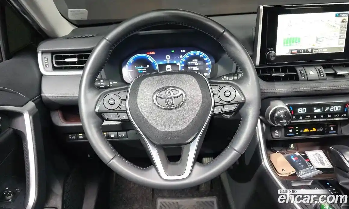 Toyota RAV4 2023 2.5 гидро в Москве № 1139353, фото 13