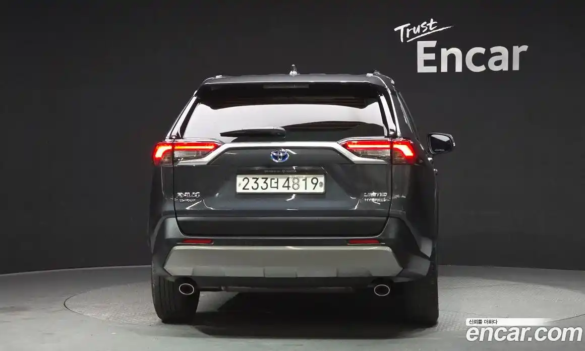 Toyota RAV4 2023 2.5 гидро в Москве № 1139353, фото 4