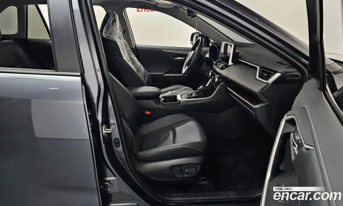 Toyota RAV4 2024 2.5 гидро в Москве № 1139367, фото 11