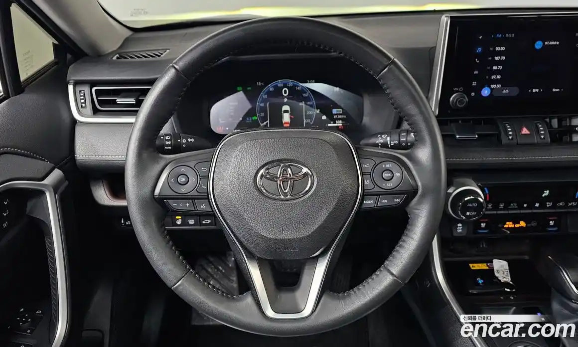 Toyota RAV4 2024 2.5 гидро в Москве № 1139367, фото 13