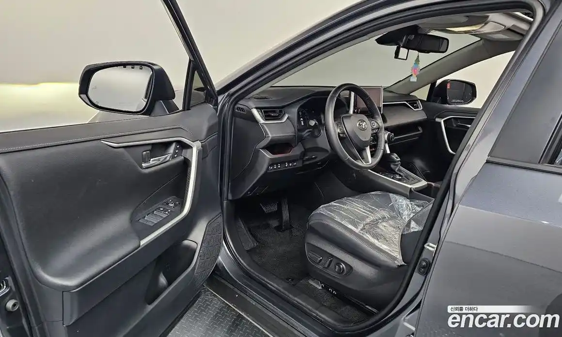 Toyota RAV4 2024 2.5 гидро в Москве № 1139367, фото 10