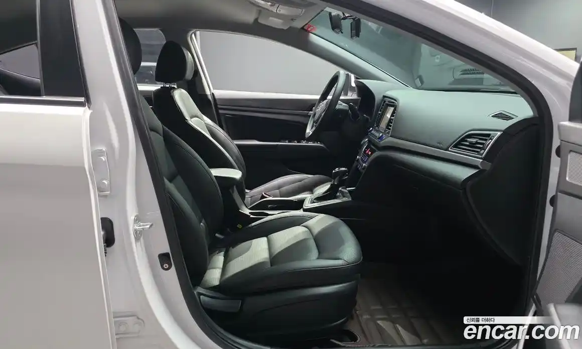 Hyundai Avante 2018 1.6 гидро в Москве № 1142792, фото 12