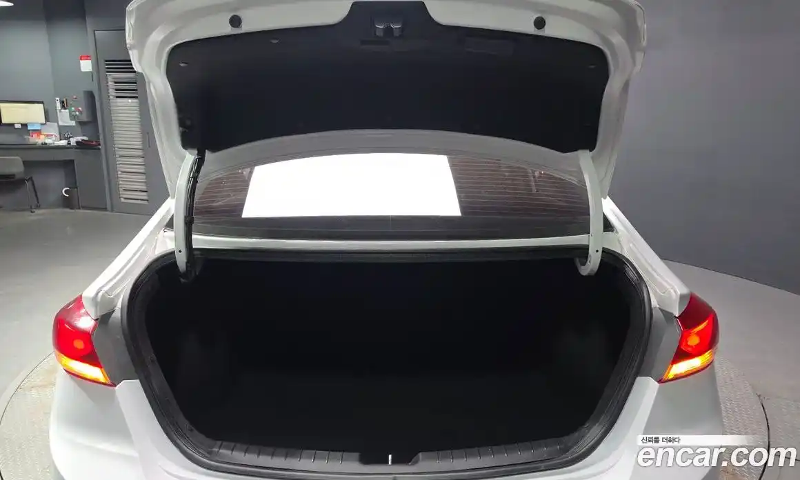Hyundai Avante 2018 1.6 гидро в Москве № 1142792, фото 20