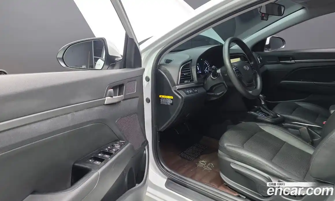 Hyundai Avante 2018 1.6 гидро в Москве № 1142792, фото 10