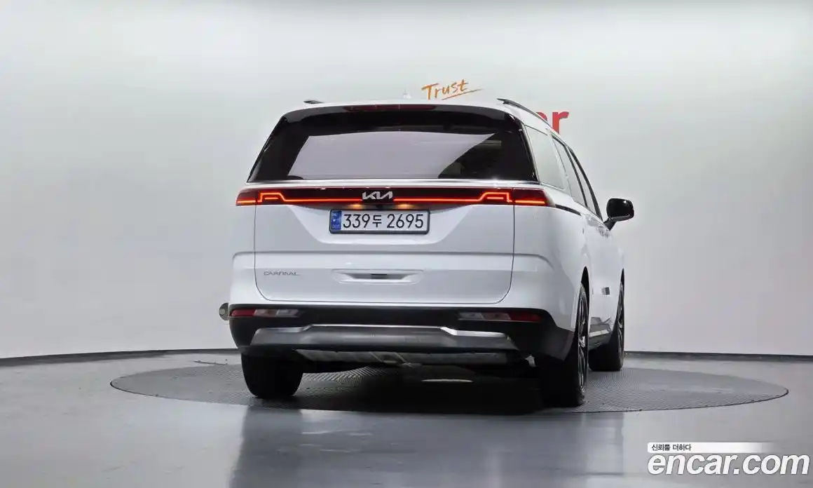 Kia Canival 2023 3.5 гидро в Москве № 1143015, фото 4