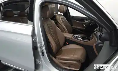 Mercedes-Benz E-Class 2018 1.9 Автомат в Москве № 1147887, миниатюра 12