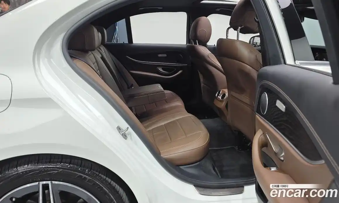 Mercedes-Benz E-Class 2023 2.0 Автомат в Москве № 1148011, фото 12