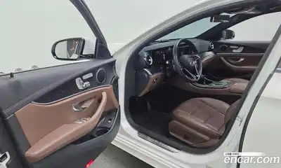Mercedes-Benz E-Class 2023 2.0 Автомат в Москве № 1148011, миниатюра 10