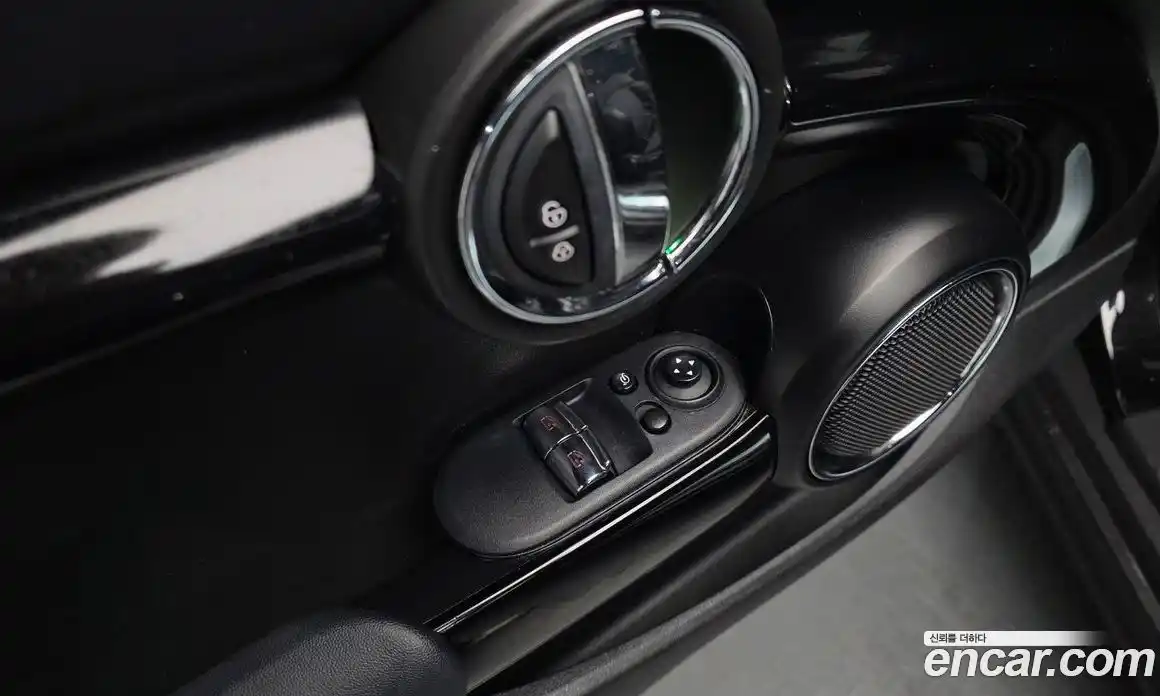 Mini Cooper 2017 1.5 гидро в Москве № 1149858, фото 17