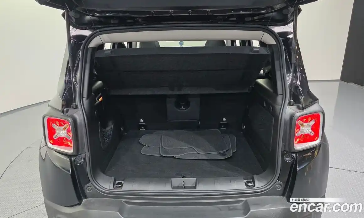 Jeep Renegade 2018 2.0 гидро в Москве № 1151566, фото 20