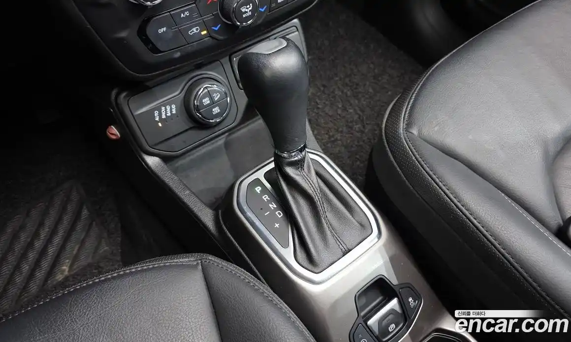 Jeep Renegade 2018 2.0 гидро в Москве № 1151566, фото 9