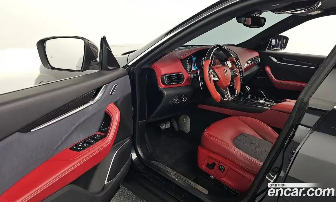 Maserati Levante 2018 3.0 гидро в Москве № 1152428, фото 11