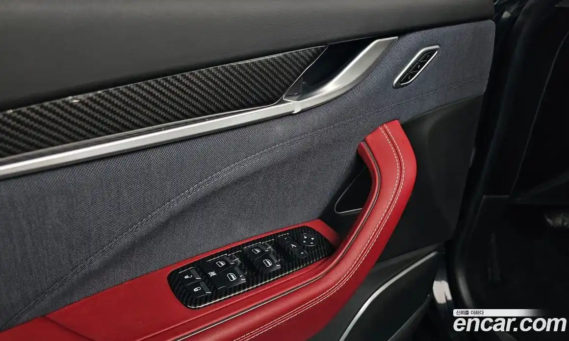 Maserati Levante 2018 3.0 гидро в Москве № 1152428, фото 18