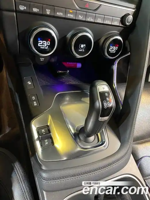 Jaguar E-Pace 2019 2.0 гидро в Москве № 1152596, фото 17