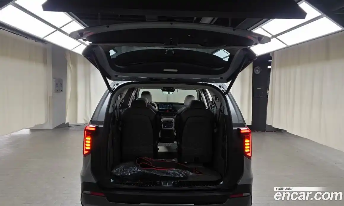 Kia Canival 2024 3.5 Автомат в Москве № 1128544, фото 20