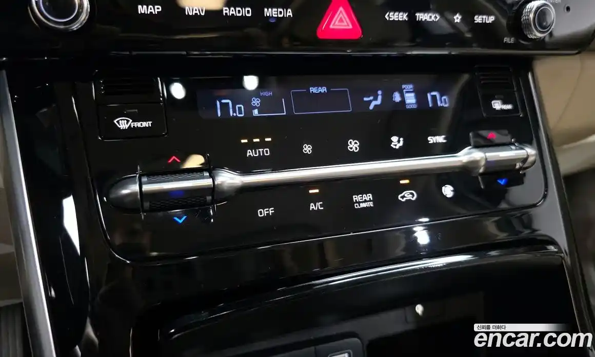 Kia Canival 2023 3.5 Автомат в Москве № 1128918, фото 16