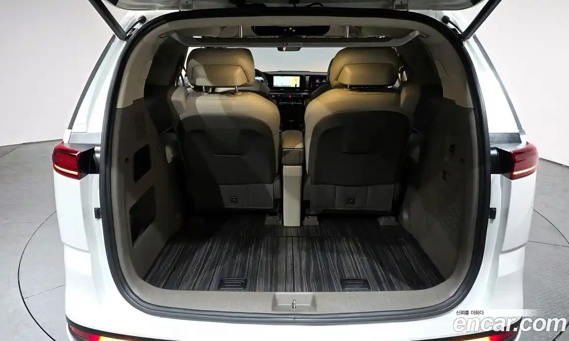 Kia Canival 2023 3.5 Автомат в Москве № 1128918, фото 20