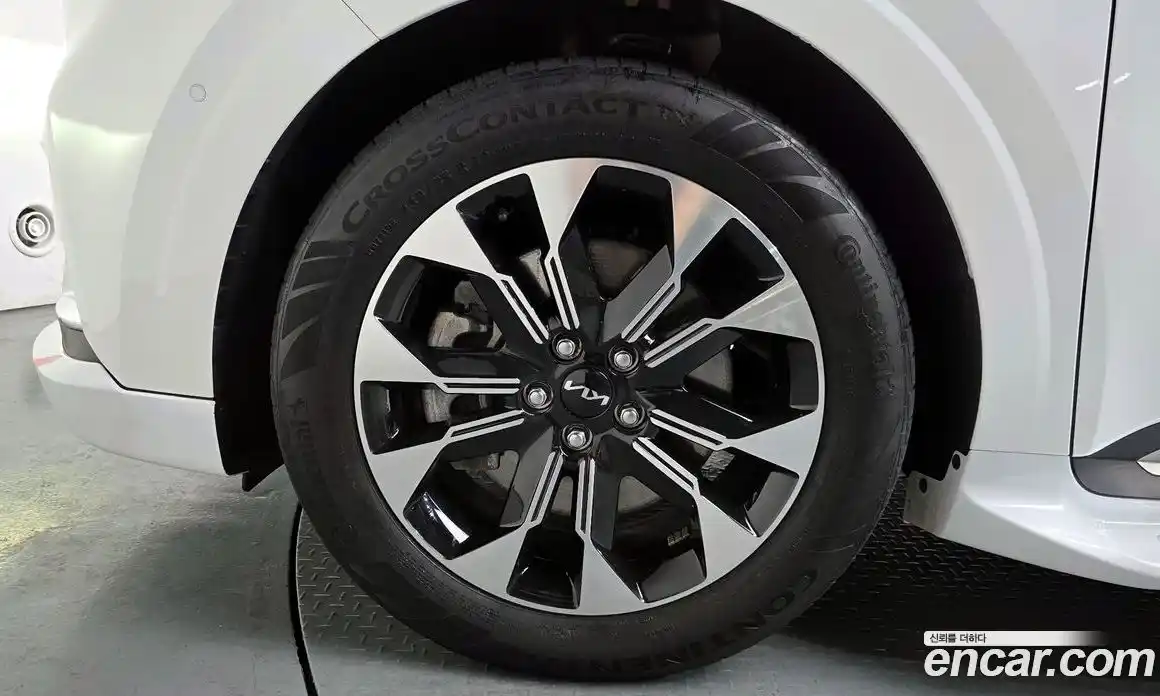 Kia Canival 2023 3.5 Автомат в Москве № 1128918, фото 5