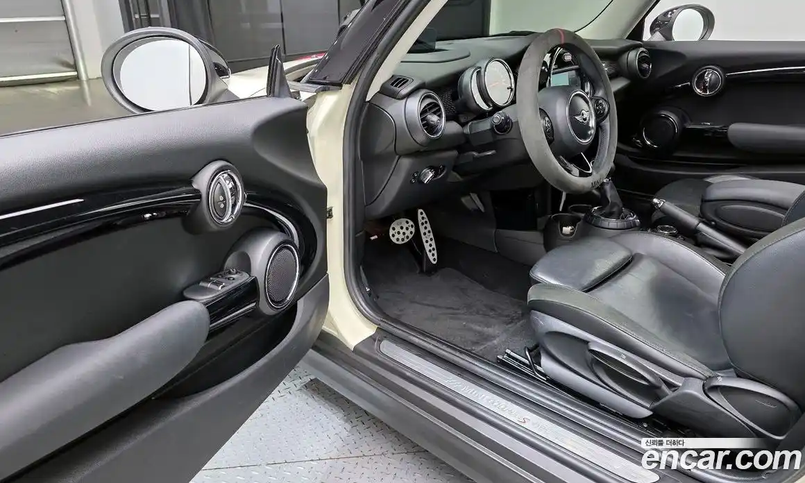 Mini Cooper 2014 2.0 гидро в Москве № 1137937, фото 11