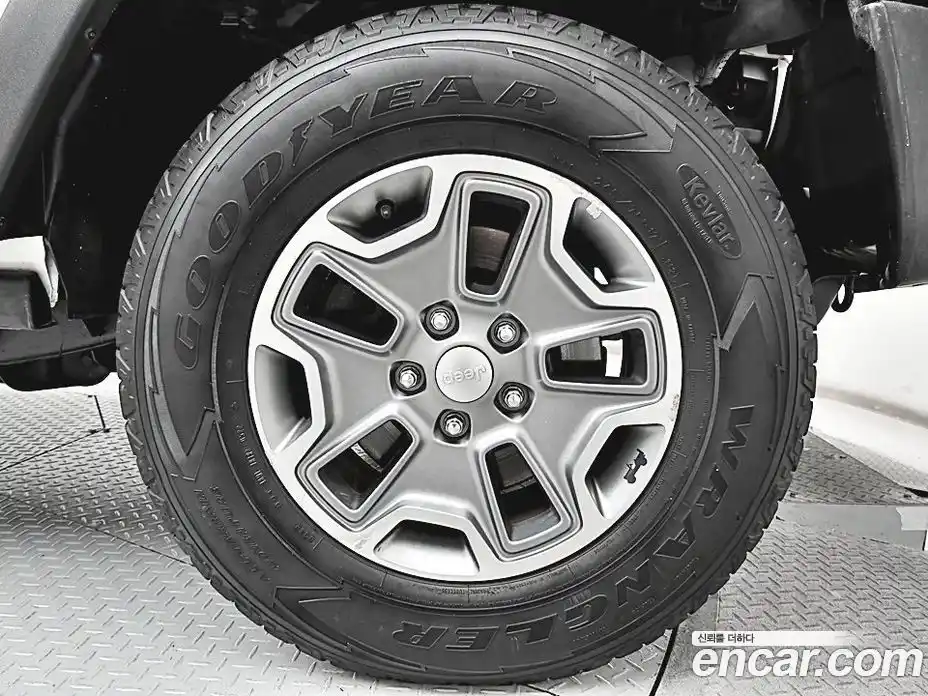 Jeep Wrangler 2017 3.6 гидро в Москве № 1139278, фото 17