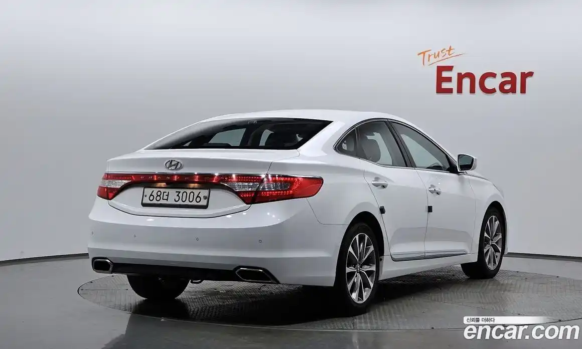 Hyundai Grandeur 2014 2.4 Автомат в Москве № 1142832, фото 1