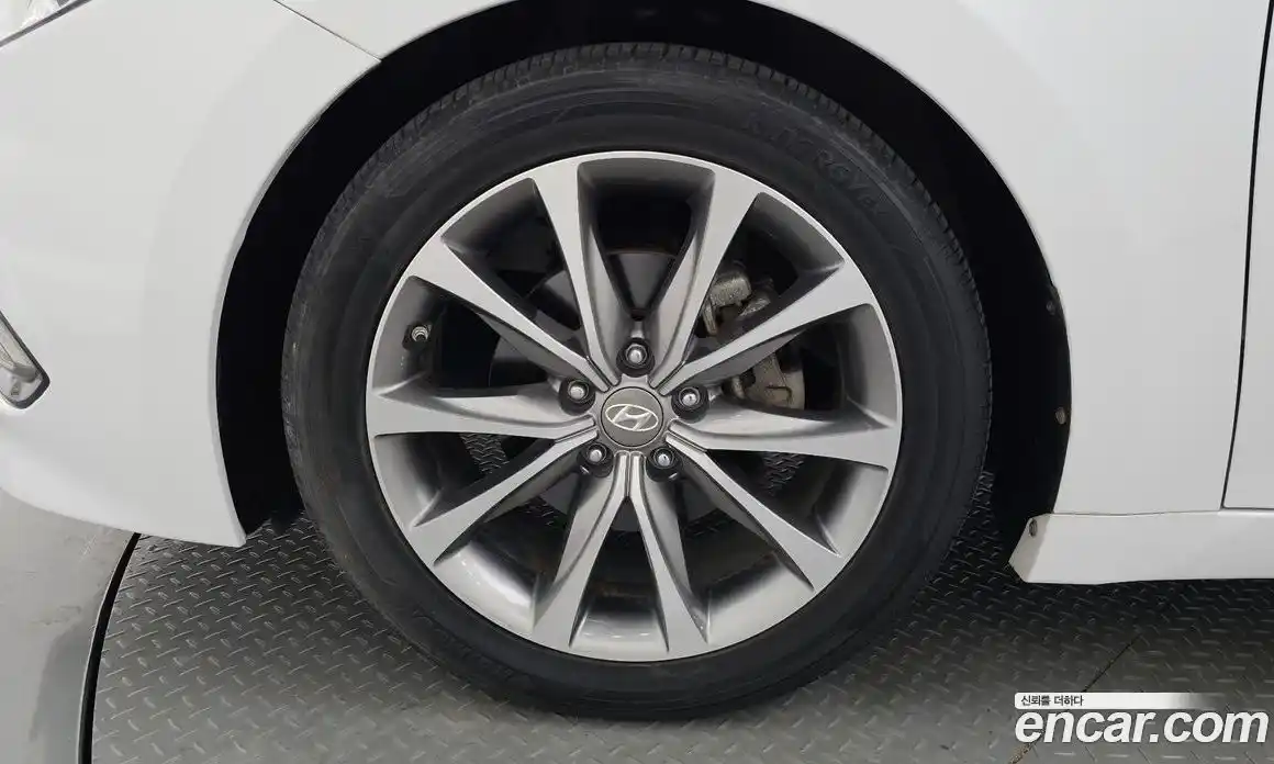 Hyundai Grandeur 2014 2.4 Автомат в Москве № 1142832, фото 4