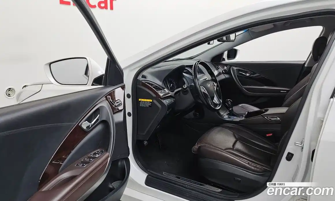 Hyundai Grandeur 2014 2.4 Автомат в Москве № 1142832, фото 9