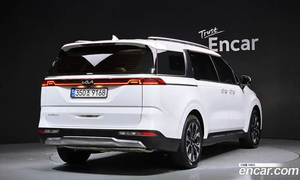 Kia Canival 2022 2.2 Автомат в Москве № 1143199, фото 2