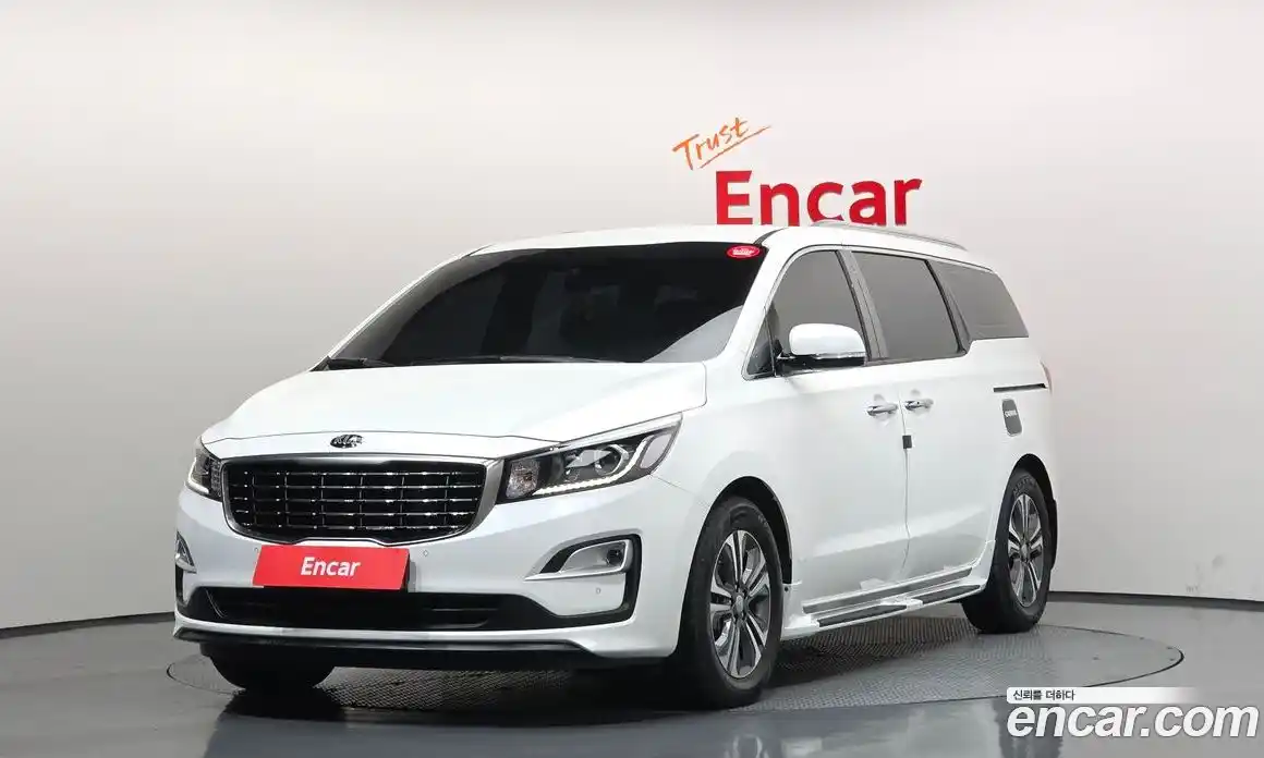 Kia Canival 2019 2.2 Автомат в Москве № 1143318, фото 1