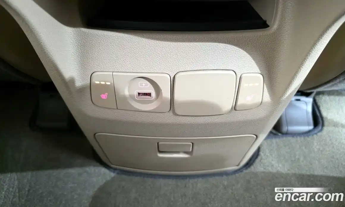 Kia Canival 2019 2.2 Автомат в Москве № 1143318, фото 20