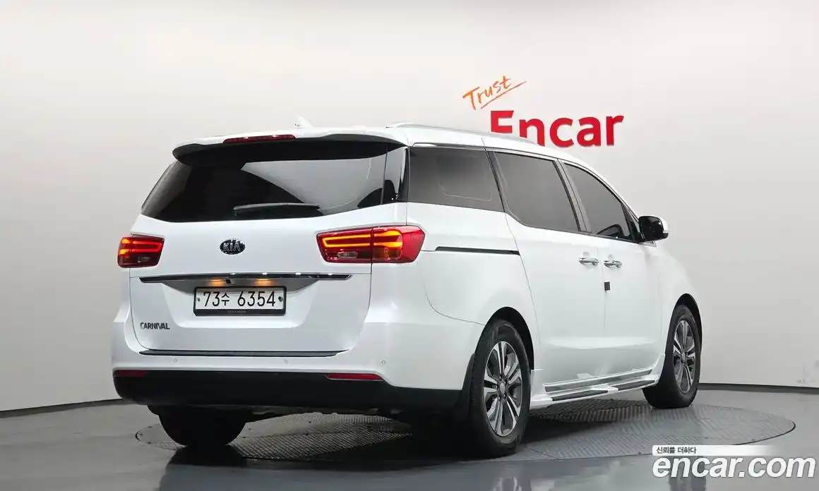 Kia Canival 2019 2.2 Автомат в Москве № 1143318, фото 2