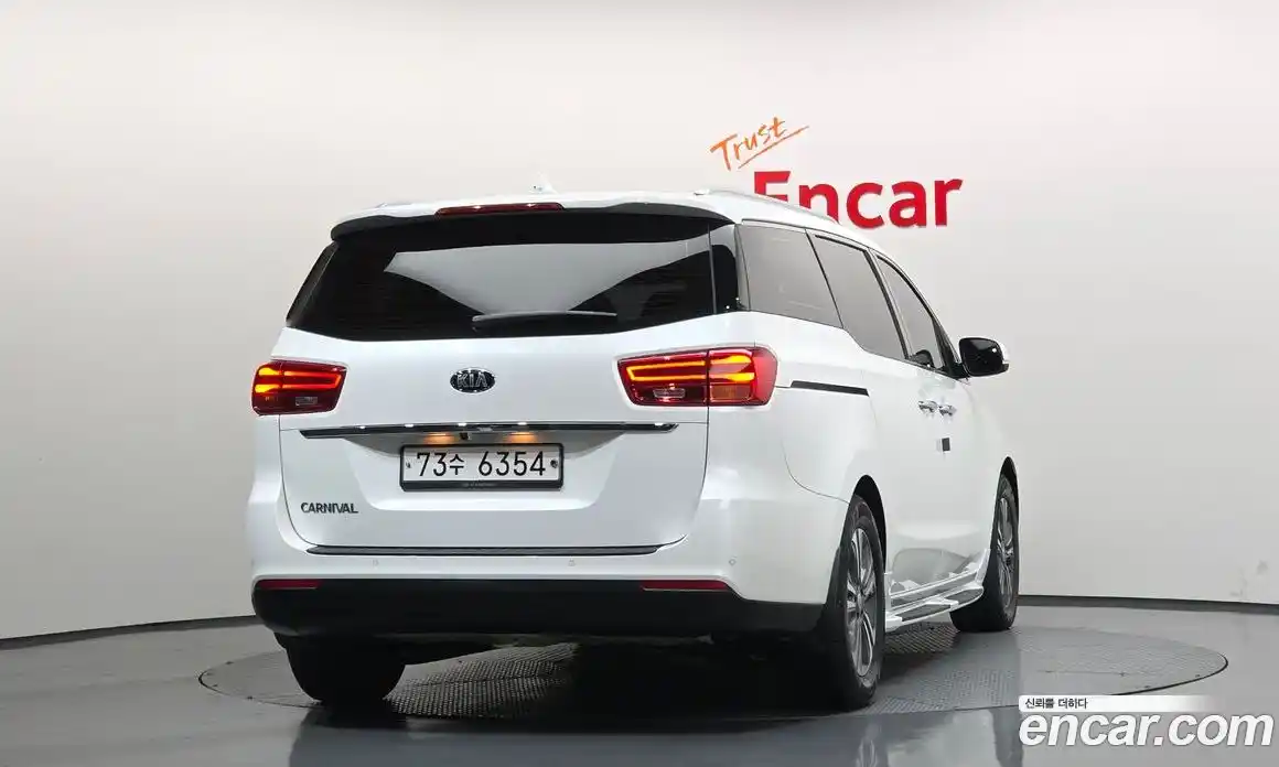 Kia Canival 2019 2.2 Автомат в Москве № 1143318, фото 4
