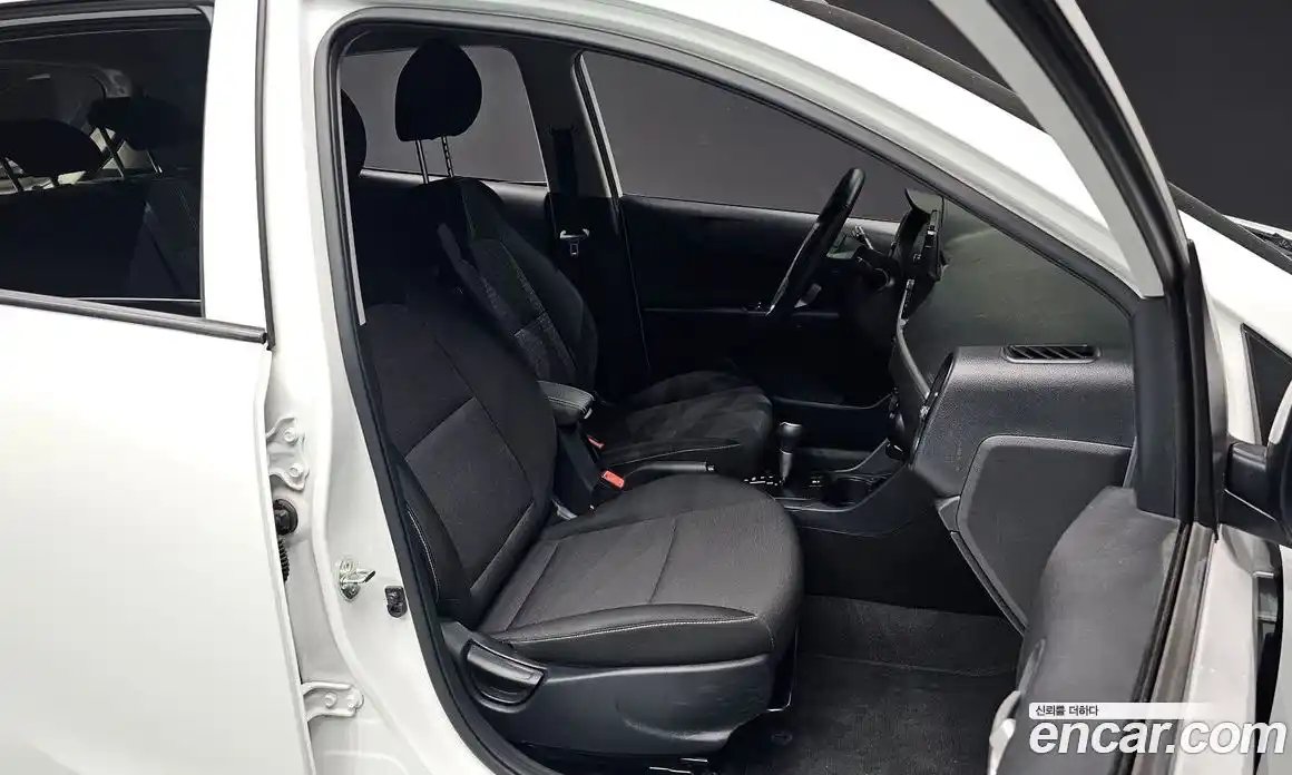 Kia Morning 2023 1.0 Автомат в Москве № 1143399, фото 10