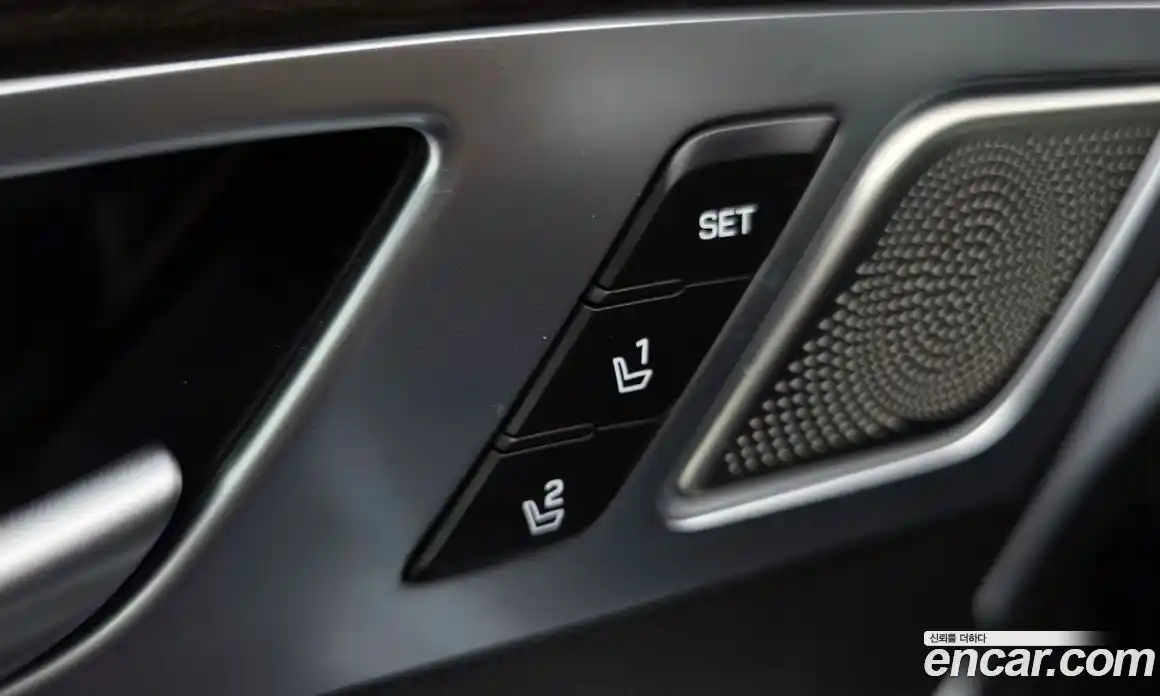 Genesis G80 2017 3.3 Автомат в Москве № 1143709, фото 16