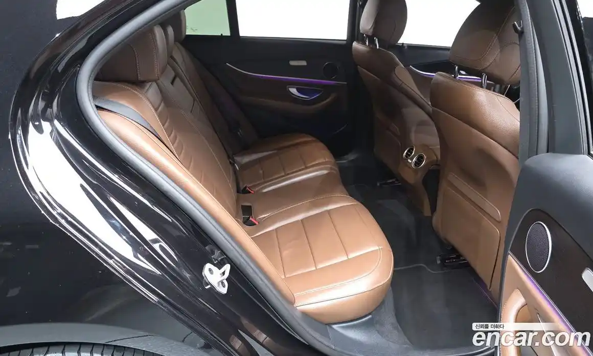 Mercedes-Benz E-Class 2023 2.0 гидро, фото 11