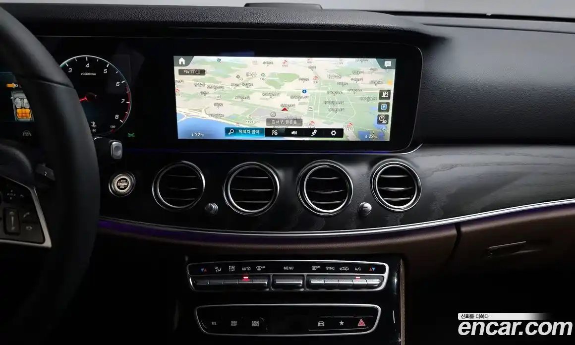 Mercedes-Benz E-Class 2023 2.0 гидро, фото 13
