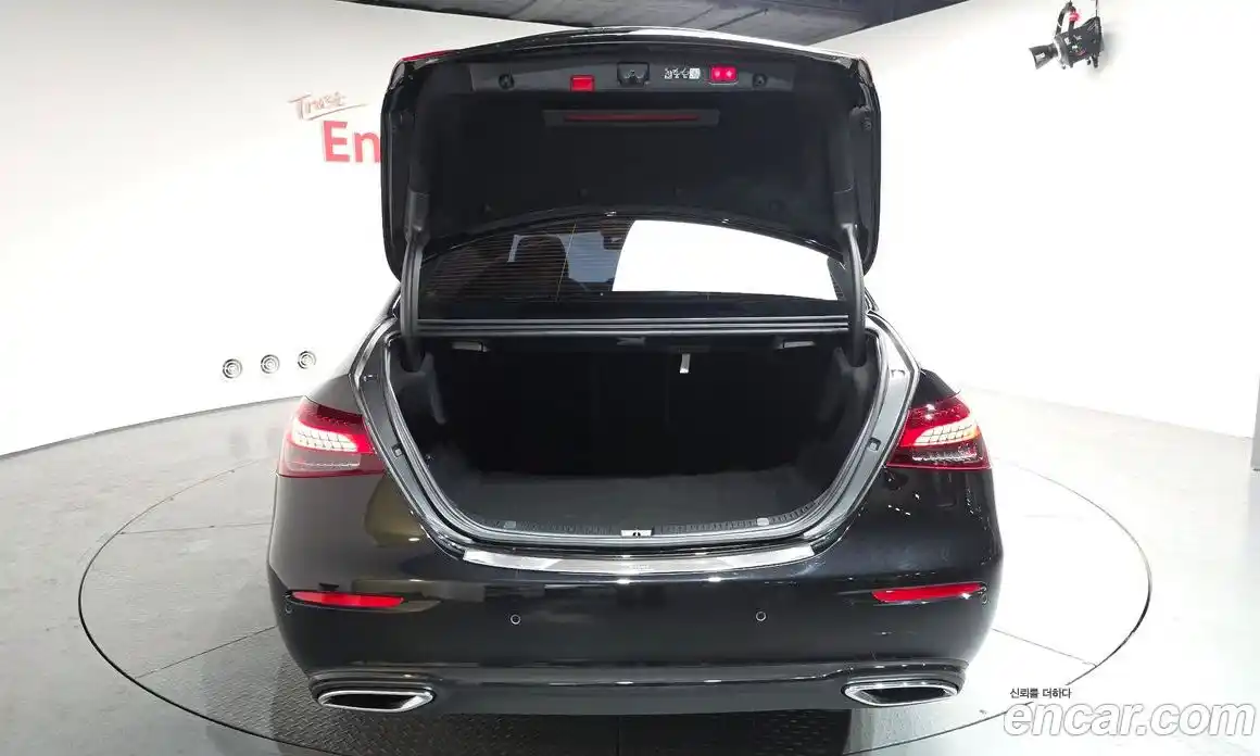Mercedes-Benz E-Class 2023 2.0 гидро, фото 19