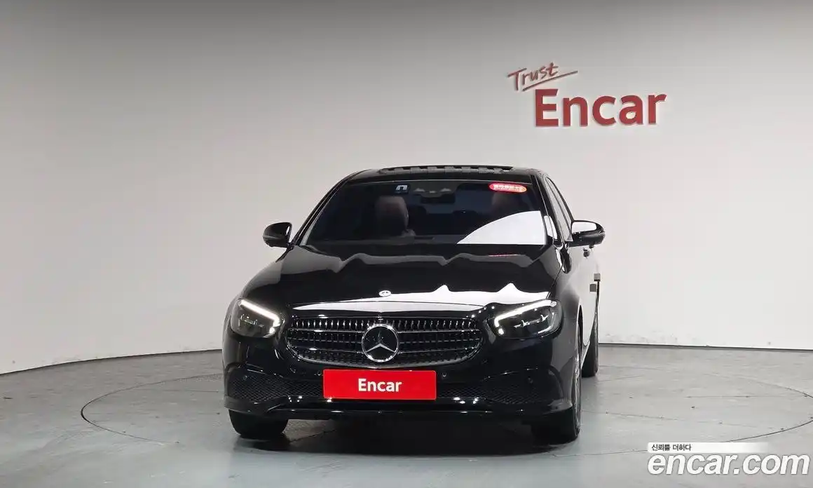 Mercedes-Benz E-Class 2023 2.0 гидро, фото 2