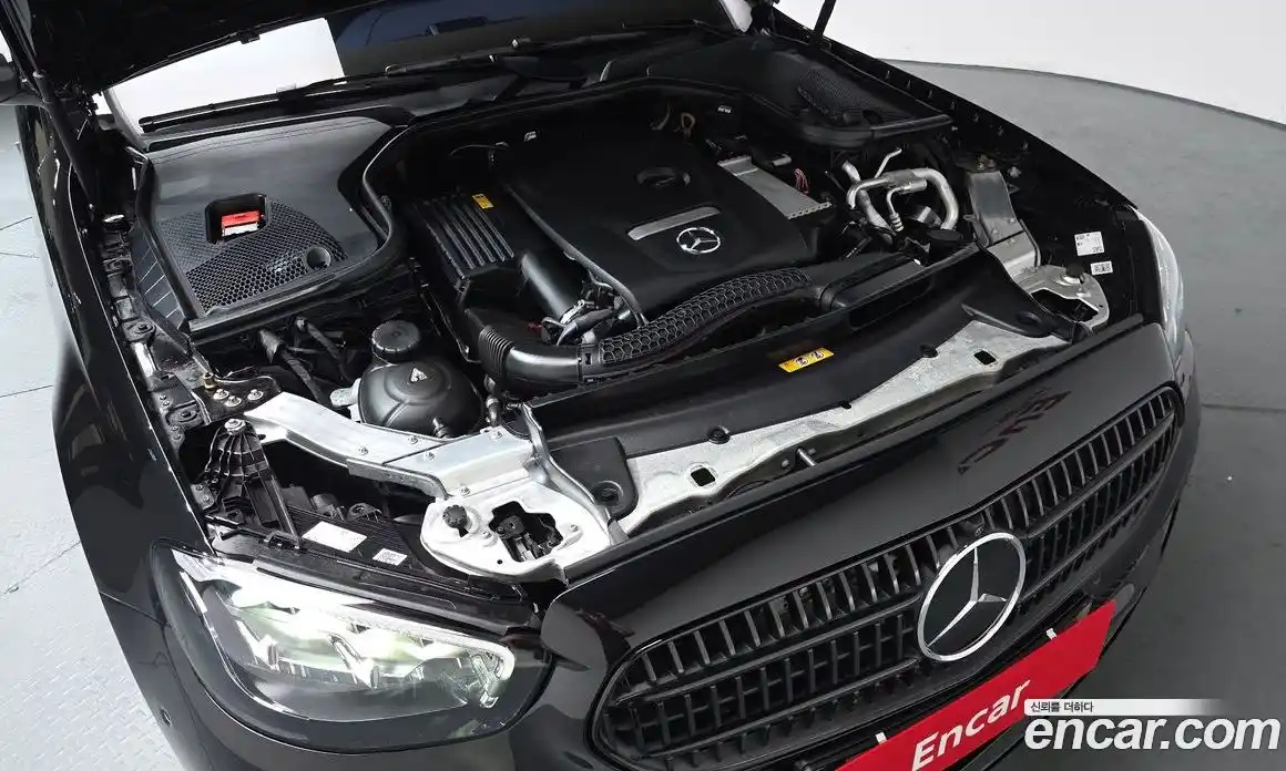 Mercedes-Benz E-Class 2023 2.0 гидро, фото 5