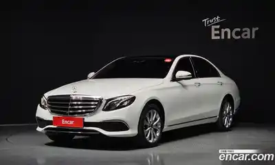 Mercedes-Benz E-Class E300 4MATIC Exclusive